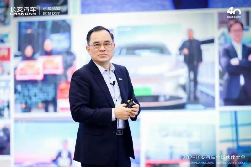 无需操控 来看全AI机器人足球总决赛